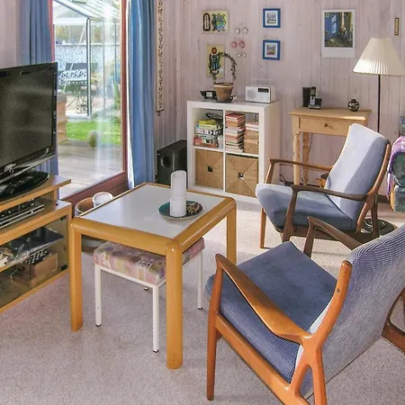 Semesterbostad Three-bedroom Holiday In