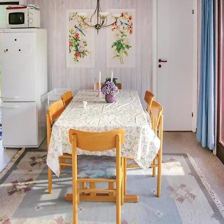 Three-bedroom Holiday In Semesterbostad Nordenbro Vesteregn